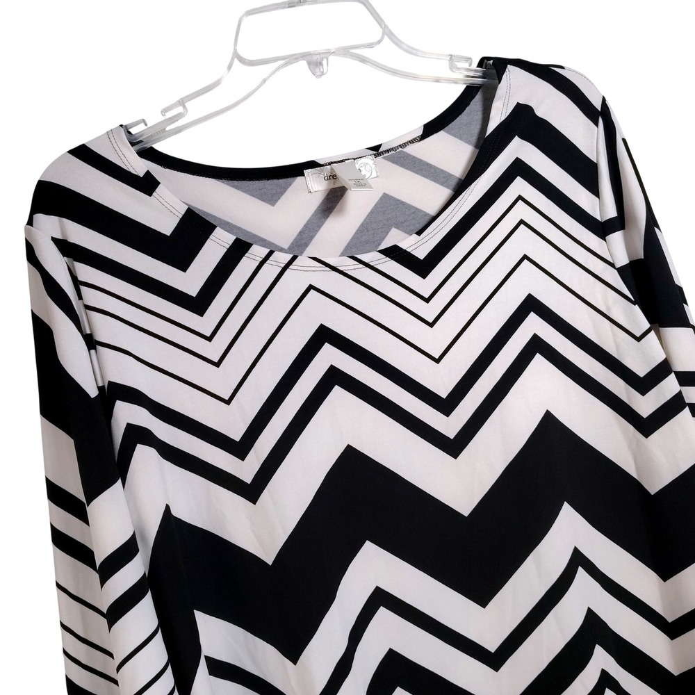 Dressbarn Woman Plus Size 1X Tunic Top Chevron Print 3/4 Sleeve Black‎ White